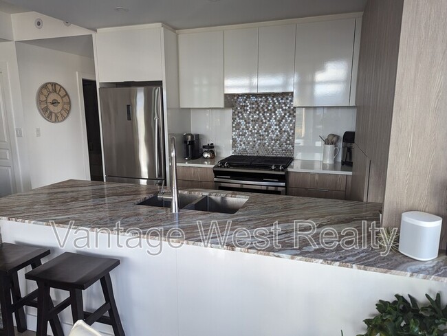 1151 Sunset Dr in Kelowna, BC - Building Photo - Building Photo