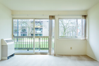 RIVER DRIVE APARTMENTS in Ypsilanti, MI - Foto de edificio - Interior Photo