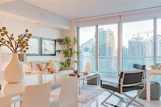 92 SW 3rd St, Unit 4404 in Miami, FL - Building Photo - Building Photo