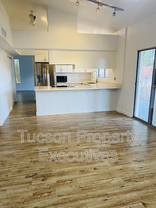 9599 N Crestone Dr in Tucson, AZ - Building Photo - Building Photo