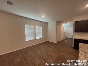 116 Bunkers Hl Rd in Floresville, TX - Building Photo - Building Photo