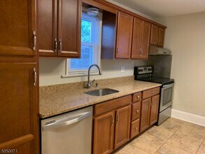 15 Washburn Pl in Caldwell, NJ - Building Photo - Building Photo