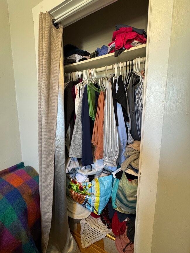 108 Hyde Park Ave, Unit 1083 in Boston, MA - Foto de edificio - Building Photo