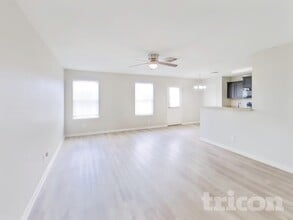 2902 Hypatia Meadow, Unit 5 in San Antonio, TX - Foto de edificio - Building Photo