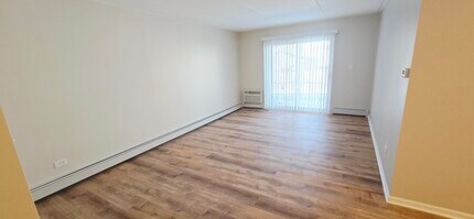 318 W Naperville Rd in Westmont, IL - Foto de edificio - Building Photo