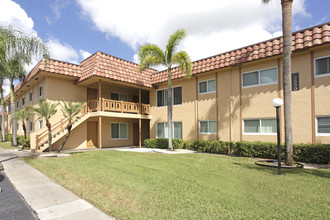 Lakeside Condominiums in Lauderdale Lakes, FL - Building Photo - Building Photo