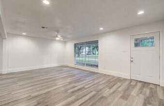 607 Jeb Stuart Ln in Conroe, TX - Building Photo - Building Photo