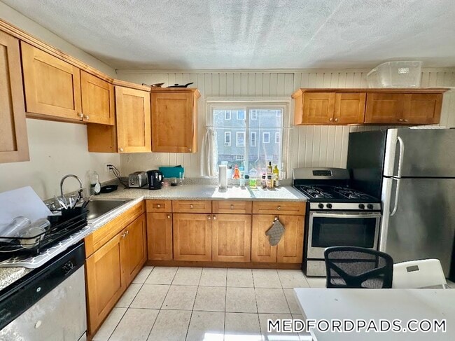 227 Boston Ave in Medford, MA - Building Photo - Building Photo