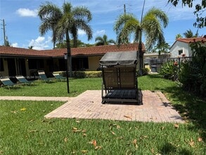811 NE 10th St in Hallandale Beach, FL - Building Photo - Building Photo