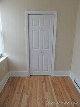 25 Division St, Unit 2 in Chelsea, MA - Foto de edificio - Building Photo