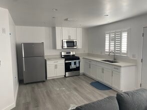 1114 S Exmoor Ave in Compton, CA - Foto de edificio - Building Photo