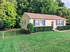155 Thomas Rd in Madison Heights, VA - Building Photo - Building Photo