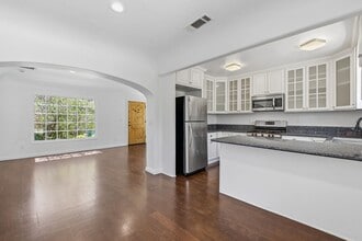 585 W Calaveras St in Altadena, CA - Building Photo - Building Photo