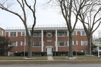 Carlson Apartments in Dekalb, IL - Building Photo - Building Photo