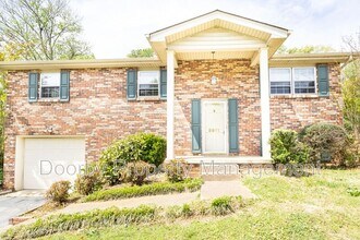 8911 Drake Parkway Rd in Chattanooga, TN - Building Photo - Building Photo