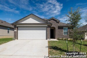 925 Gerardia Ct in Seguin, TX - Building Photo