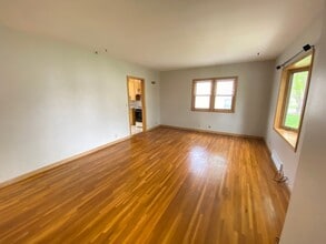 425 Auburn St in Waterloo, IA - Building Photo - Building Photo