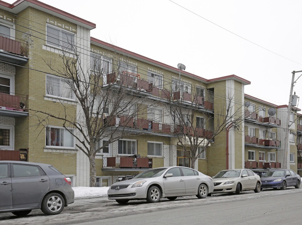 4832 de Courtrai in Montréal, QC - Building Photo