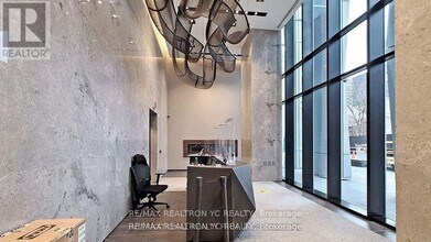 1-711 Yorkville Ave in Toronto, ON - Building Photo - Building Photo
