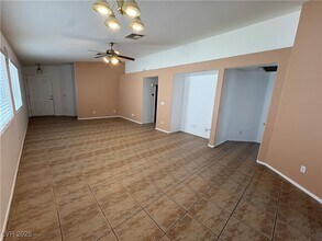 6303 Navajo Gorge Ct in Las Vegas, NV - Building Photo - Building Photo