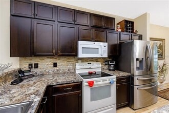 7820 Harbor Bridge Blvd in New Port Richey, FL - Building Photo - Building Photo