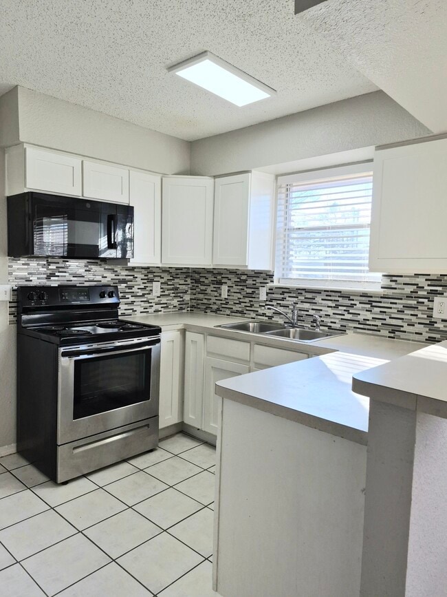 property at 2006 Minnie Dr