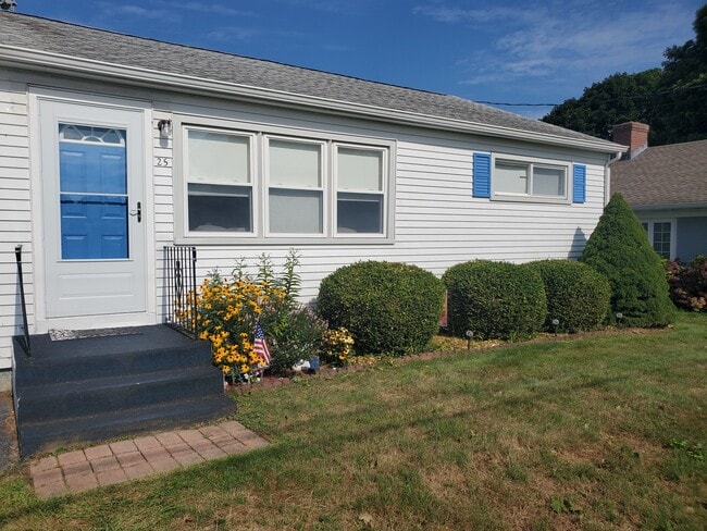 25 Seacrest Rd in Old Saybrook, CT - Building Photo - Building Photo