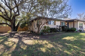 611 Crestview Dr in Granbury, TX - Building Photo - Building Photo