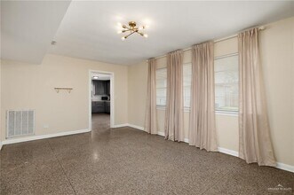 13 S 15th St in McAllen, TX - Building Photo - Building Photo