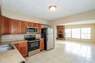 10213 N Blvd in Tampa, FL - Foto de edificio - Building Photo