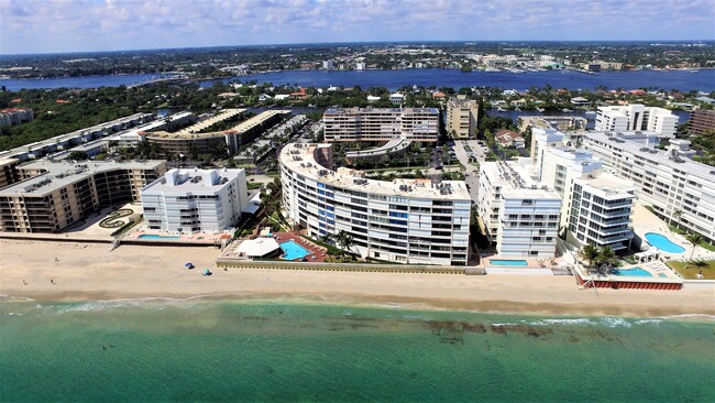 3589 S Ocean Blvd, Unit 314 in South Palm Beach, FL - Foto de edificio - Building Photo