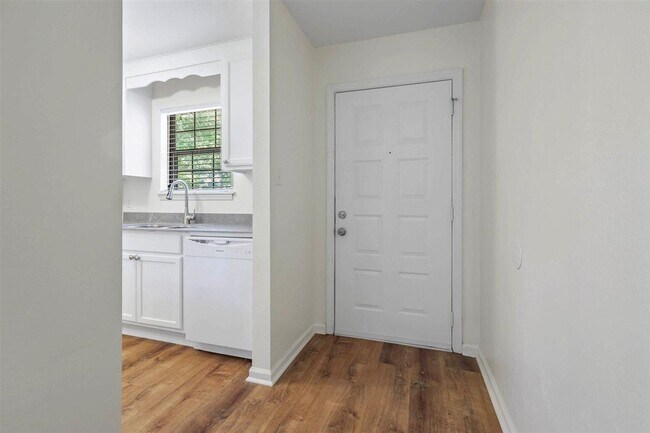 2556 Panther Creek Rd in Tallahassee, FL - Building Photo - Building Photo