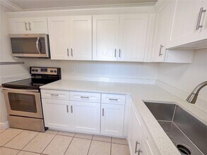 7745 SW 86th St in Miami, FL - Building Photo - Building Photo