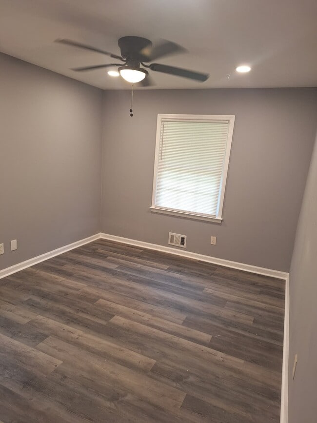 2642 Harmony Way in East Point, GA - Foto de edificio - Building Photo