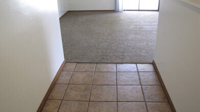6200 Ringsdale Ct in Bakersfield, CA - Building Photo - Building Photo