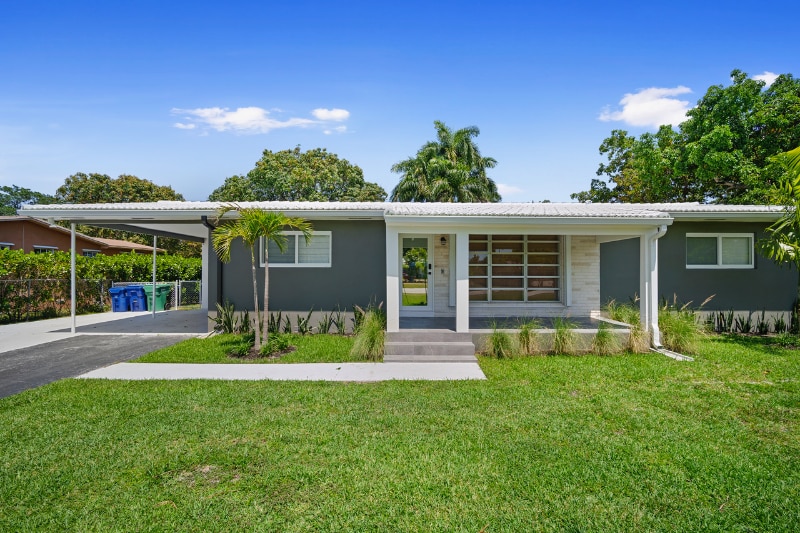 13721 N Miami Ave in Miami, FL - Building Photo