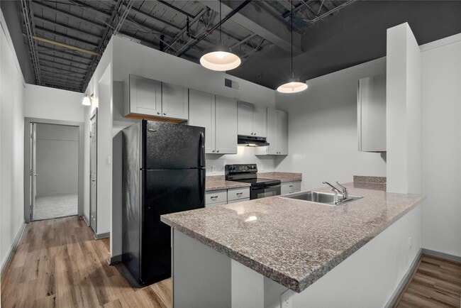 property at 612 W Texas Ave
