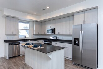 Peak Draper Townhomes in Draper, UT - Building Photo - Interior Photo