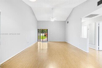 11301 SW 4th St in Pembroke Pines, FL - Building Photo - Building Photo
