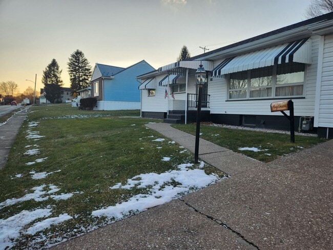 property at 518 E Walton Ave