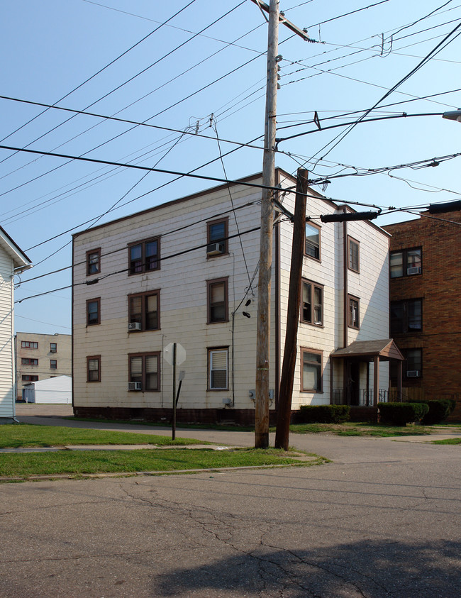 421 11th St NW in Canton, OH - Building Photo - Building Photo