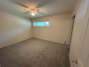 811 Manhasset Rd in Charlotte, NC - Building Photo - Building Photo
