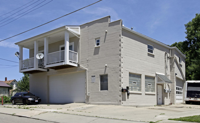 504 Elliott Ave in Cincinnati, OH - Foto de edificio - Building Photo