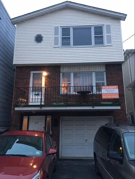 115 McAdoo Ave in Jersey City, NJ - Building Photo