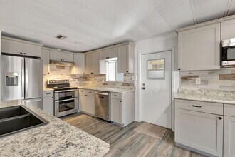 4072 74th St N in West Palm Beach, FL - Building Photo - Building Photo