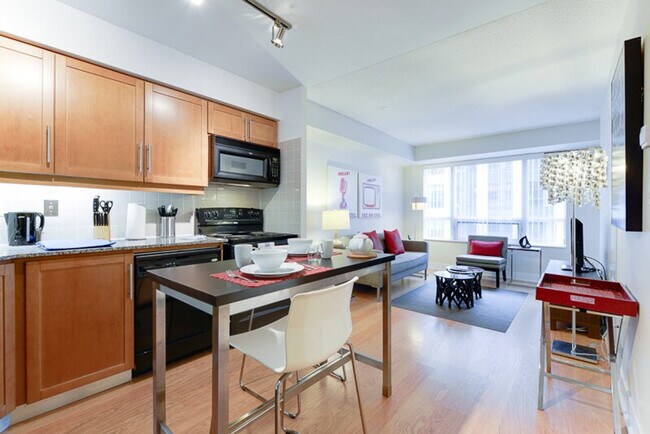 348 Wellington St W in Toronto, ON - Building Photo - Building Photo