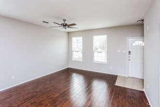 5000 Caraway Dr in Fort Worth, TX - Foto de edificio - Building Photo