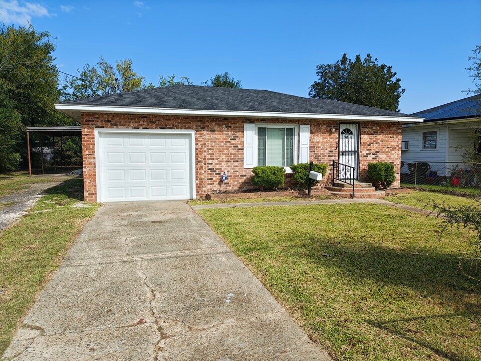 2025 Cline St in Lake Charles, LA - Building Photo