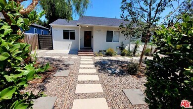 17629 Burbank Blvd in Los Angeles, CA - Building Photo - Building Photo
