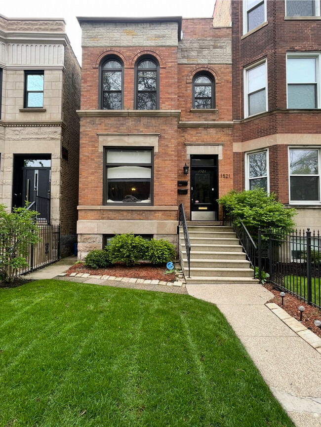 1521 W Addison St, Unit 2